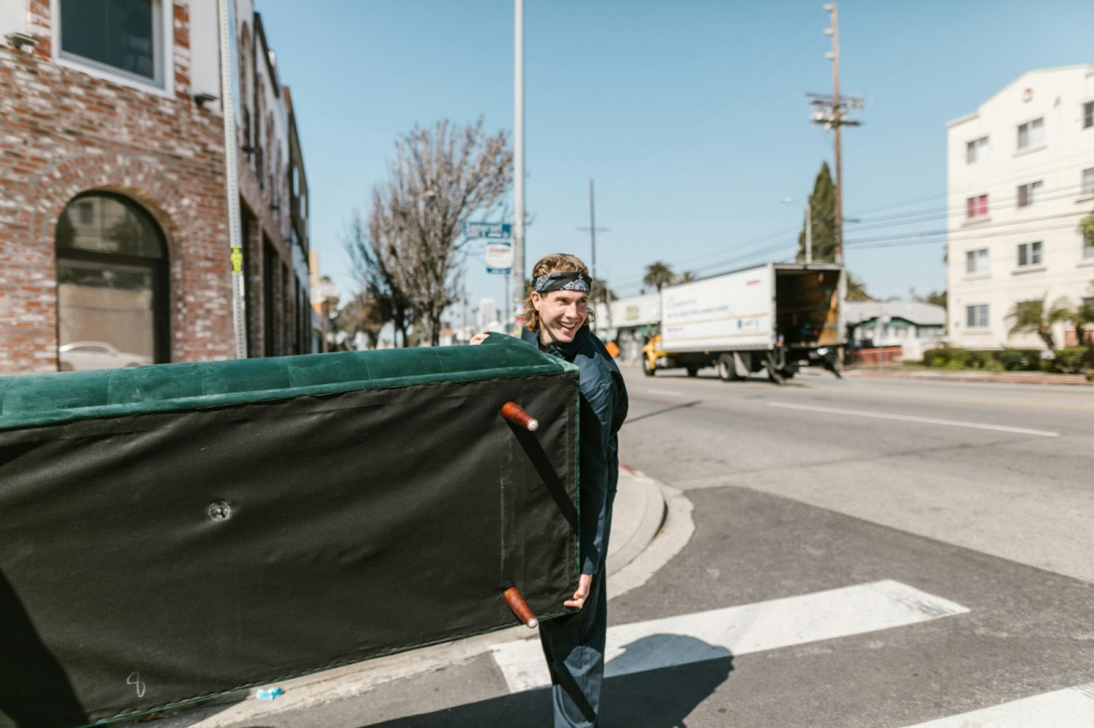 Tips for Moving Bulky or Heavy Items Safely 1 Moving Bulky or Heavy Items
